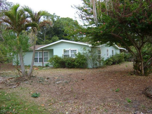 3897 Coconut Cir., Naples, FL 34104