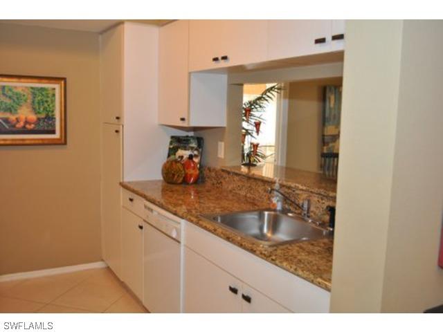 5802 Glencove Dr. #302, Naples, FL 34108