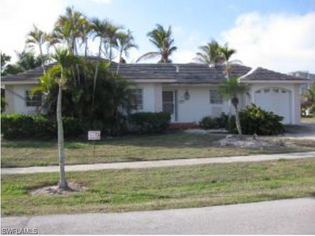 805 Saturn Ct., Marco Island, FL 34145