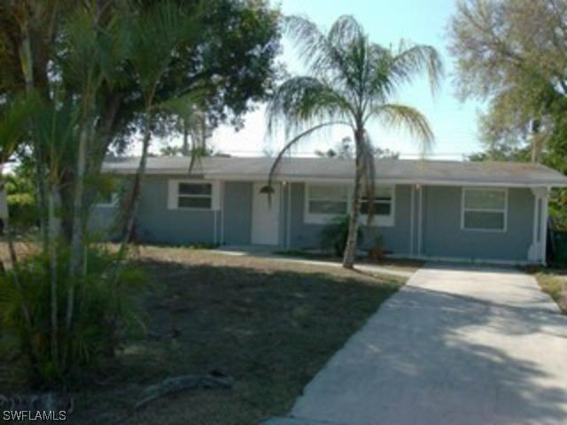 881 Coconut Cir., Naples, FL 34104