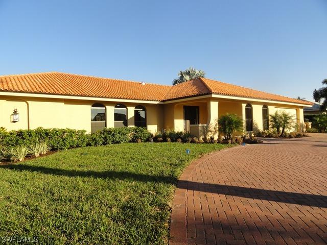 3700 Crayton Rd., Naples, FL