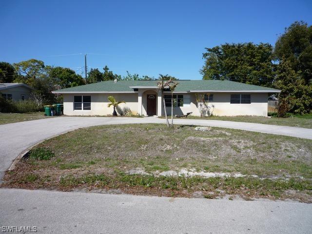 1245 Lastrada Ln., Naples, FL