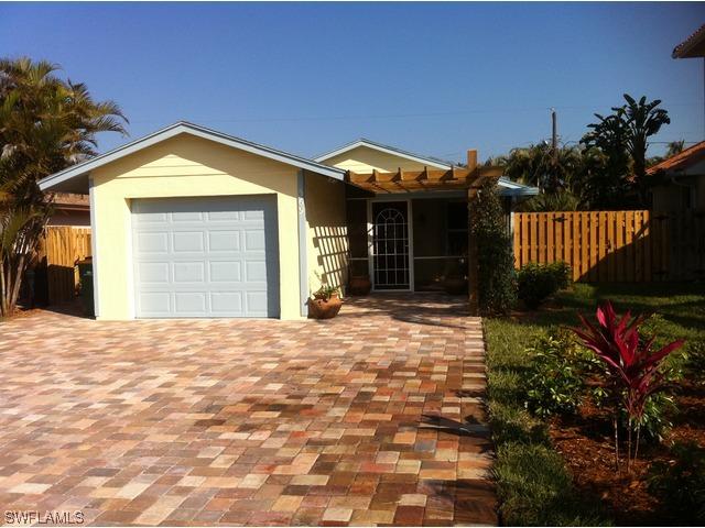 569 110th Ave., Naples, FL 34108