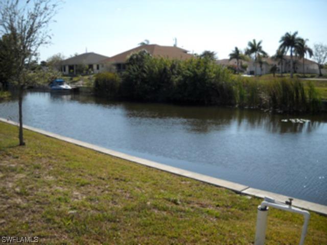 818 8th Pl., Cape Coral, FL 33991