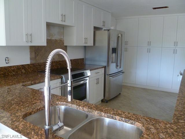 696 Regatta Ct., Naples, FL 34103