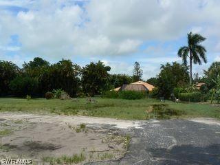 515 Riviera Dr., Naples, FL 34103