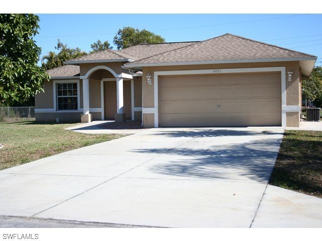 4907 Cortez Cir., Naples, FL 34112