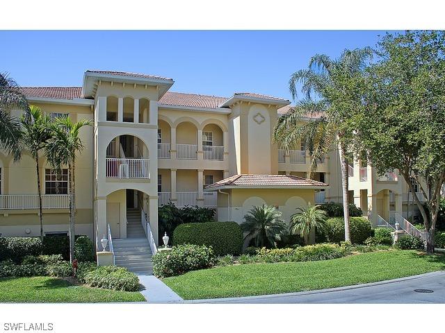 735 Bentwater Cir. #202, Naples, FL 34108