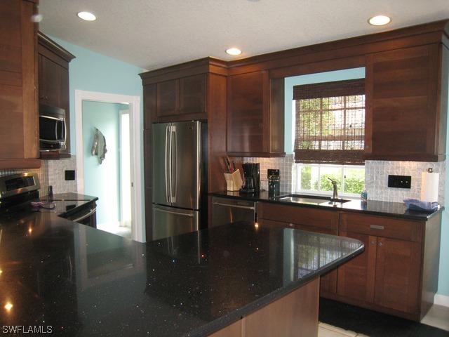 5821 Drummond Way, Naples, FL 34119