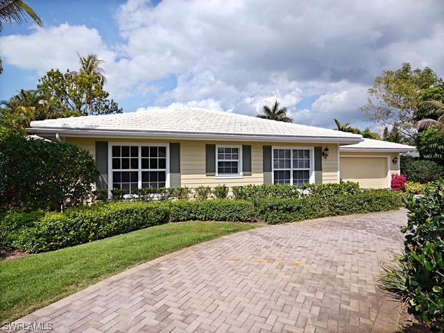 715 Ketch Dr., Naples, FL 34103