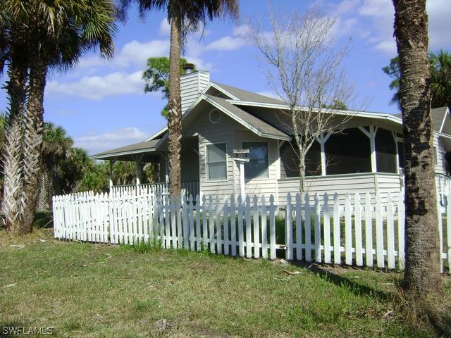 2560 32nd Ave., Naples, FL 34117