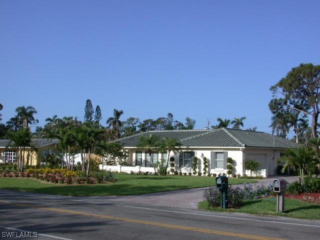 2705 Crayton Rd., Naples, FL 34103