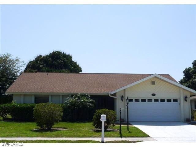 962 Charlemagne Blvd., Naples, FL