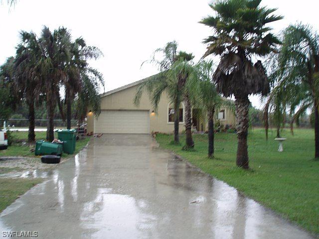 2221 Moulder Dr., Naples, FL