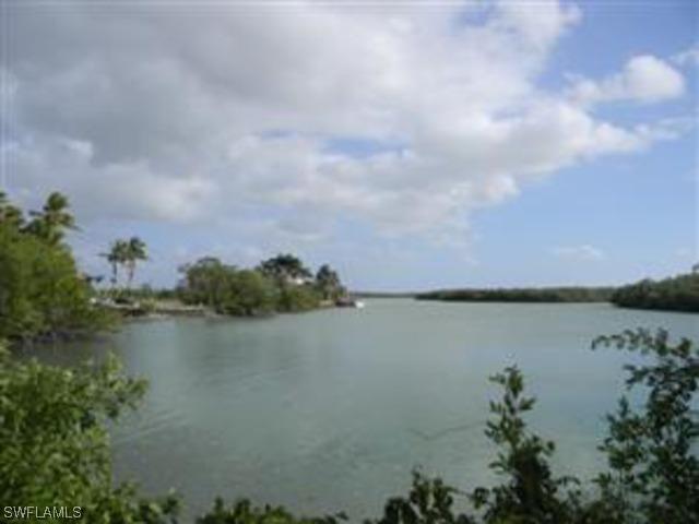 692 Palm Ave., Goodland, FL 34140