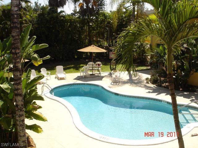 4290 Gulfstream Dr. #17, Naples, FL