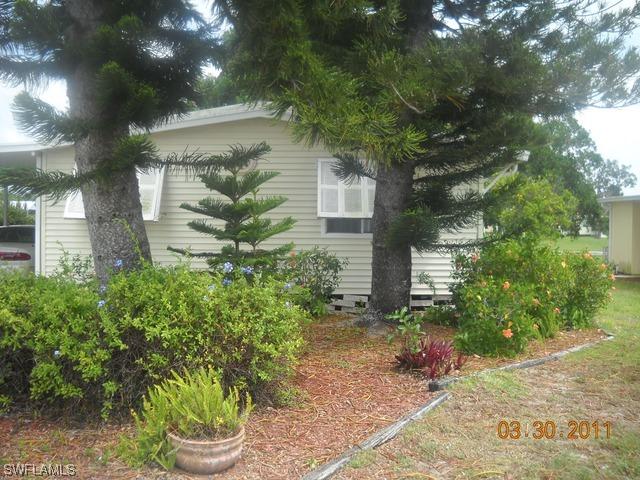 558 Charlemagne Blvd., Naples, FL 34112