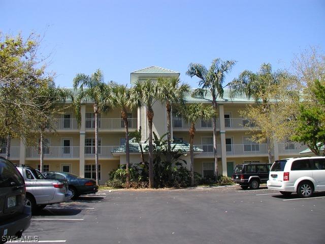 15425 Cedarwood Ln. #106, Naples, FL