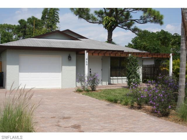 669 101st Ave., Naples, FL 34108