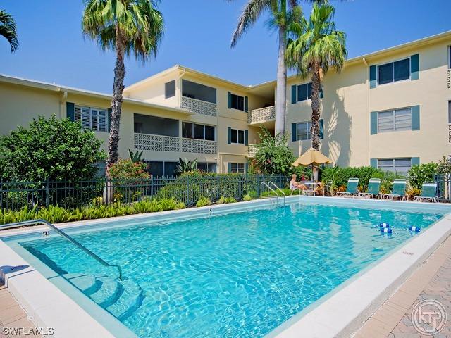 1950 Gulf Shore Blvd. #102, Naples, FL 34102