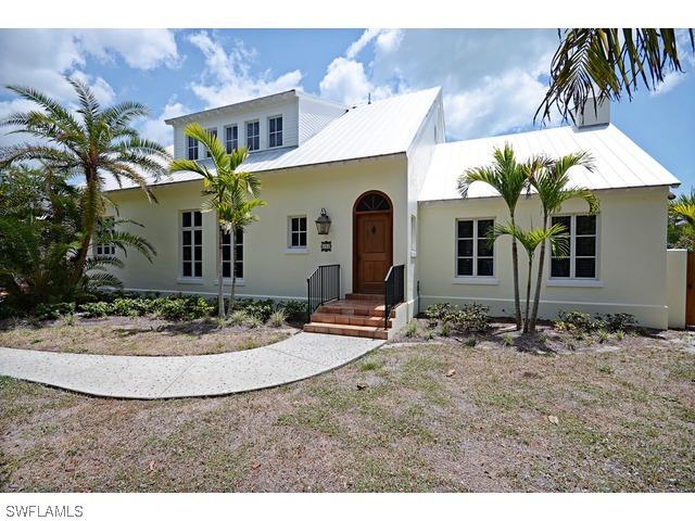 486 3rd Ave., Naples, FL 34102