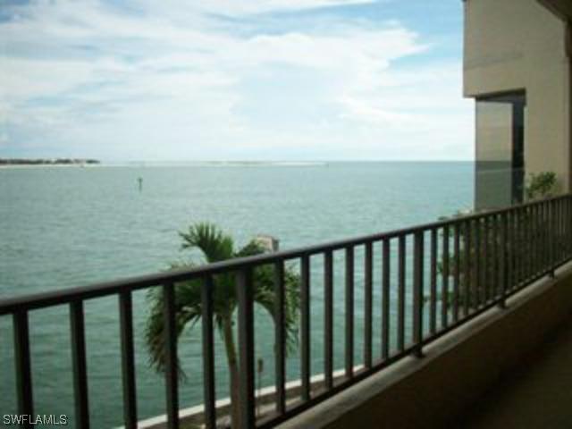 524 La Peninsula Blvd., Naples, FL 34113