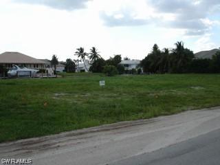 742 Pelican Ct., Marco Island, FL