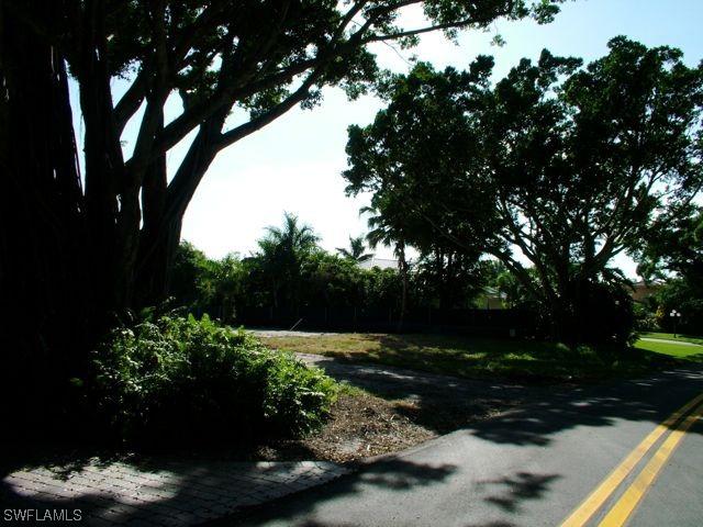 610 Springline Dr., Naples, FL 34102