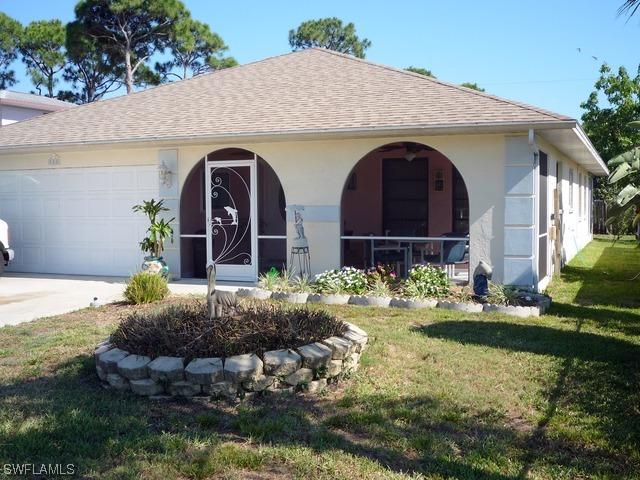 588 101st Ave., Naples, FL 34108