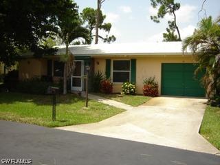 18 Lanai Cir., Naples, FL 34112