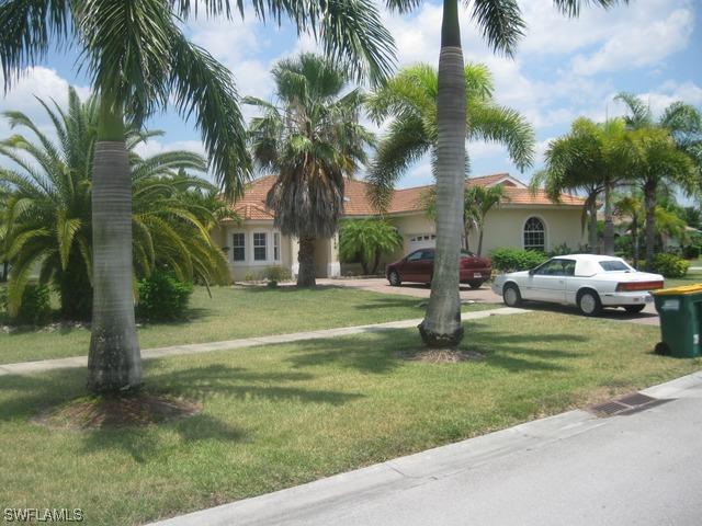 2258 Grove Dr., Naples, FL 34120