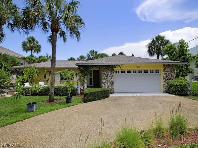 447 Pine Ave., Naples, FL 34108