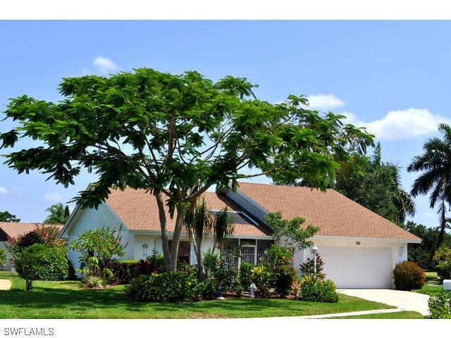 113 Champagne Ct., Naples, FL 34112