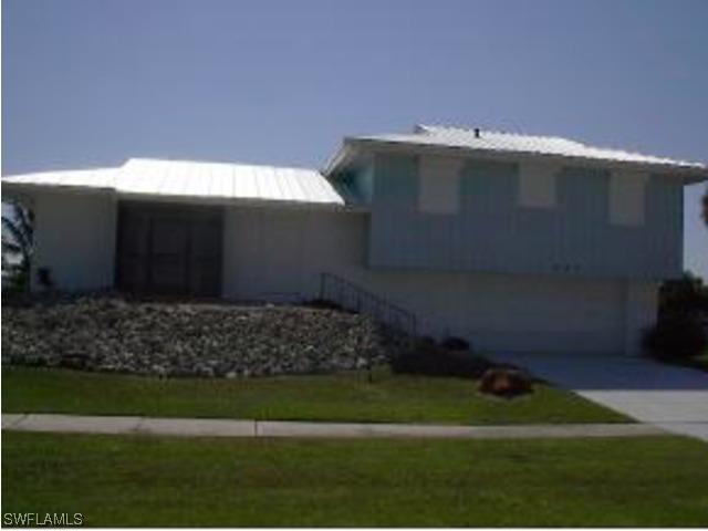 830 Chestnut Ct., Marco Island, FL