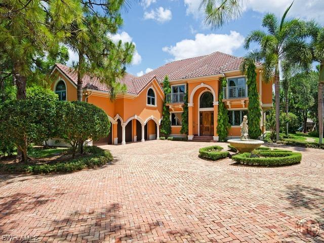145 Caribbean Ct., Naples, FL 34108