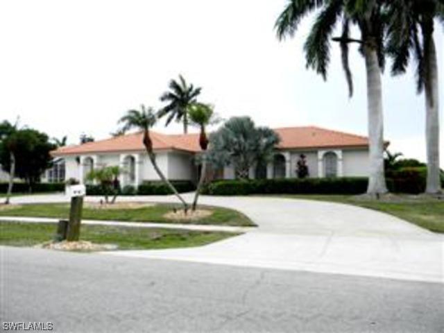 206 Seminole Ct., Marco Island, FL