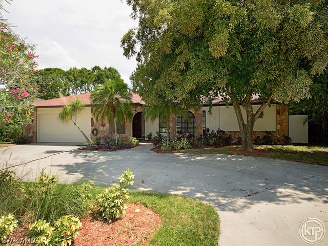 919 Nottingham Dr., Naples, FL 34109