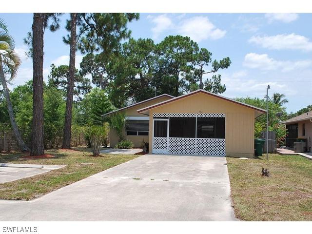 862 95th Ave., Naples, FL 34108