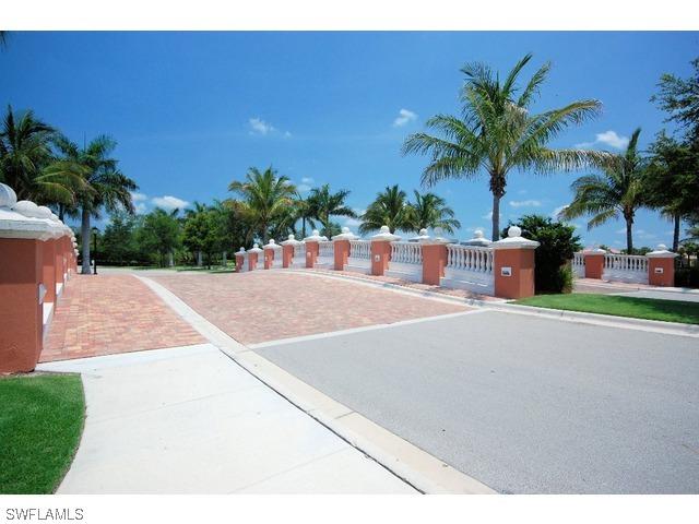 8133 Xenia Ln., Naples, FL 34114