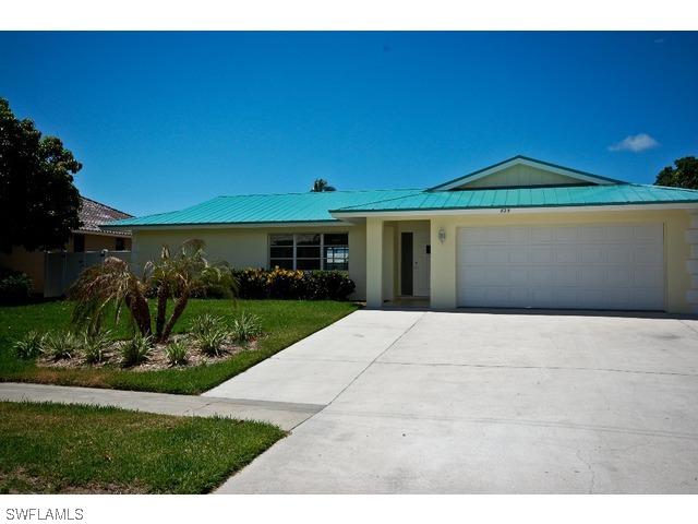 823 Perrine Ct., Marco Island, FL 34145