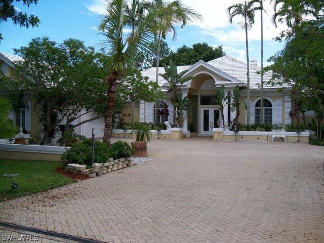 6896 Trail Blvd., Naples, FL 34108