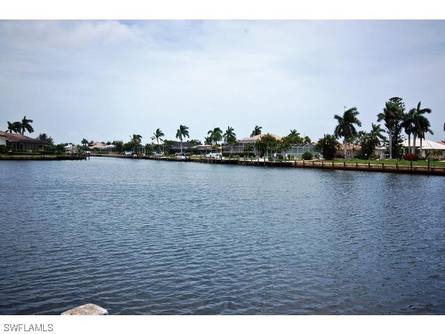 189 Gulfport Ct., Marco Island, FL 34145