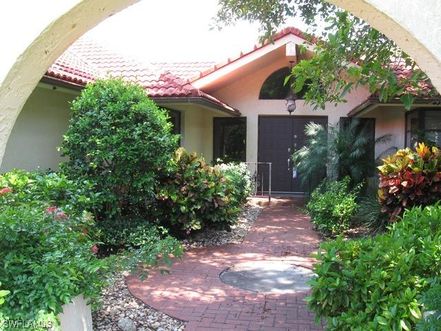 2340 Pinewoods Cir., Naples, FL