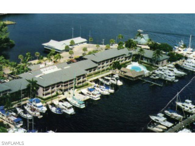 900 Broad Ave., Naples, FL 34102