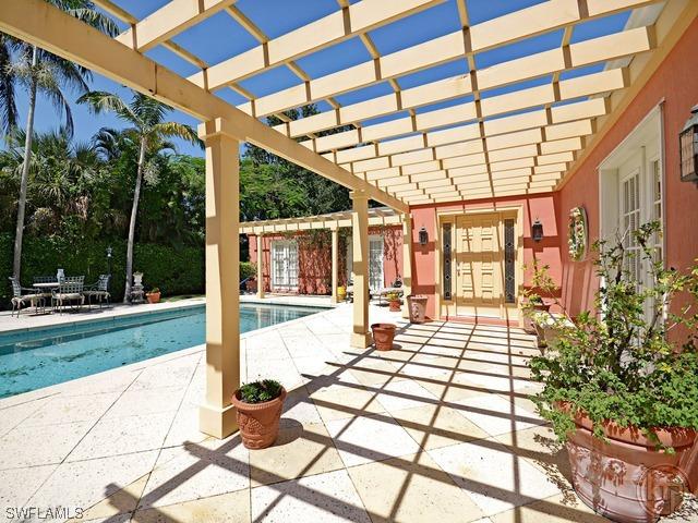 575 Palm Cir., Naples, FL 34102