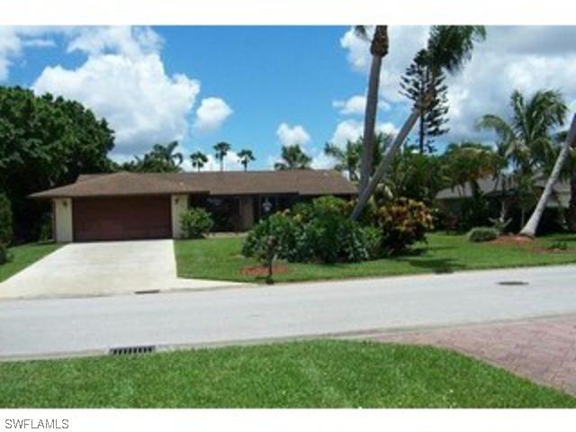 225 Pebble Beach Cir., Naples, FL 34113