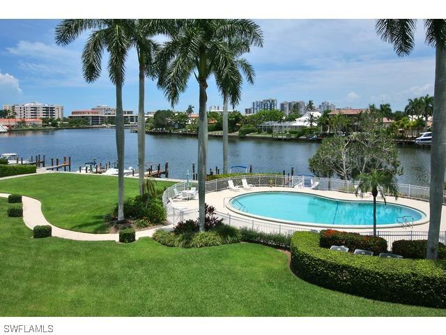 383 Harbour Dr. #304, Naples, FL