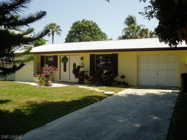 2718 Bayview Dr., Naples, FL