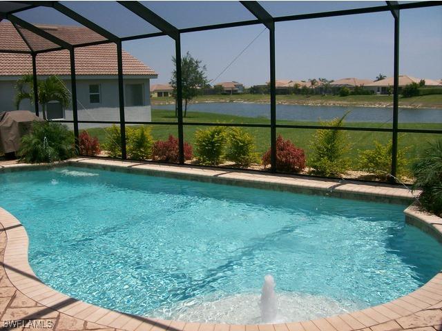 2812 Amberwood Ln., Naples, FL 34120