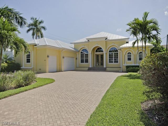 2910 Crayton Rd., Naples, FL
